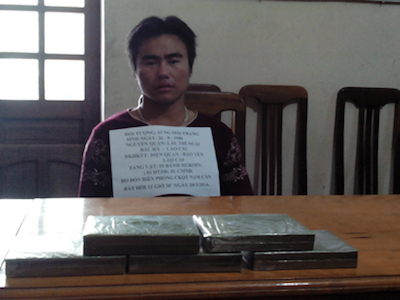 Mang 5 bánh heroin vượt biên