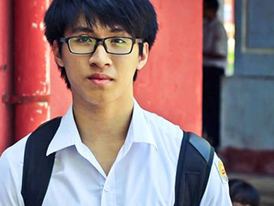Chàng thủ khoa chuyên giải đề thi khó để tập phản ứng nhanh