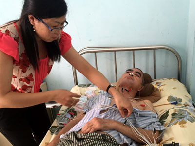 Nguyễn Hoàng được bác sĩ đến nhà điện châm miễn phí