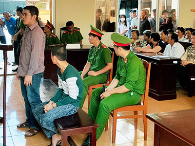 Vỗ mông vợ bạn nhậu, người chết, kẻ vào tù