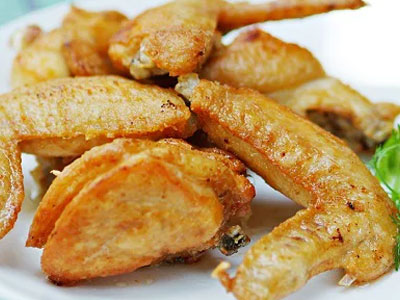 Ăn 3 cánh gà trong 5 phút, người đàn ông chết nghẹn