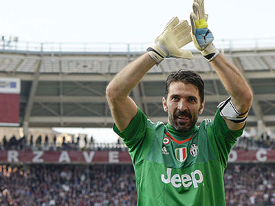 Buffon gửi thư tri ân khung gỗ sau khi lập kỷ lục