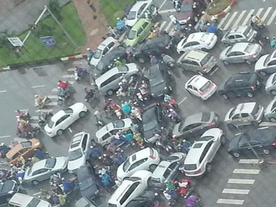Ngã tư đường, 4 cây xăng và câu chuyện kinh doanh đáng ngẫm