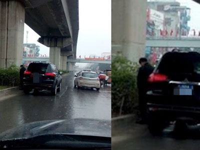 Bức bối với cảnh người "đi xe biển xanh" tè đường