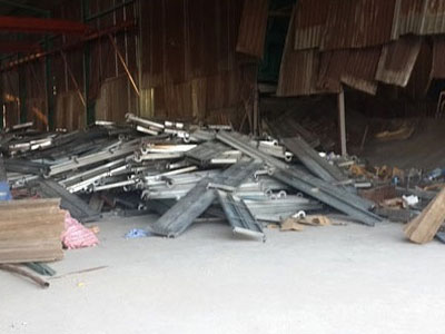 Hàng trăm mâm giàn giáo bất ngờ đổ xuống, hai người tử vong
