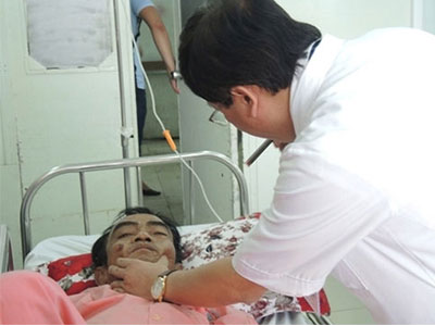 Ông Huỳnh Văn Nén bị ảnh hưởng khả năng nói sau chấn thương sọ não