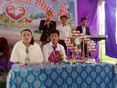 Sự thật về tấm ảnh "cô dâu hơn chú rể 20 tuổi" gây tranh cãi
