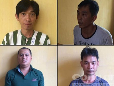 Hàng chục trinh sát đột kích trường gà di động