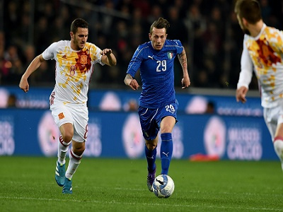 Lão tướng Aduriz lập công, Tây Ban Nha hòa may mắn Italia
