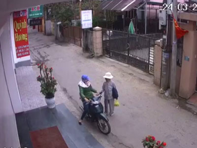 Người phụ nữ bị siêu trộm thôi miên lấy hết tư trang gây hoang mang