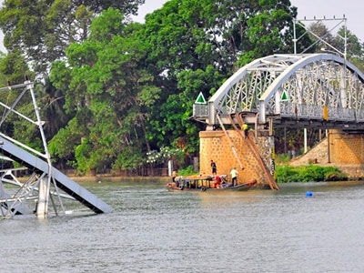 Bắt đầu trục vớt cầu Ghềnh