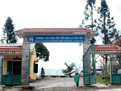 Vụ bảo vệ xâm hại hàng loạt học sinh: Nghi phạm dùng kẹo “bịt mồm”