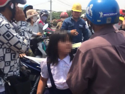 Điều tra vụ bé gái bị người lạ bỏ giữa đồng
