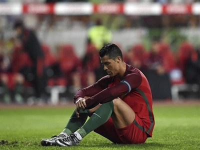 Ronaldo lại hỏng Penalty: Tháng đáng quên của CR7