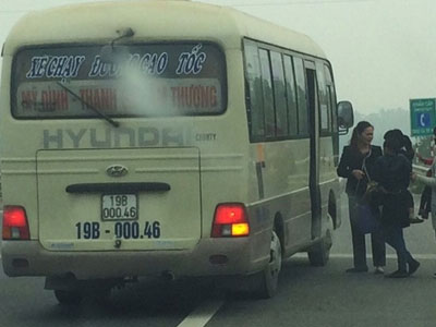 Bất lực với nạn phá rào trên cao tốc Nội Bài - Lào Cai