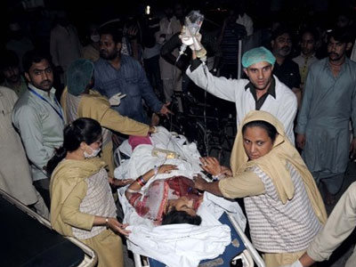 Hiện trường vụ đánh bom liều chết đẫm máu ở Pakistan