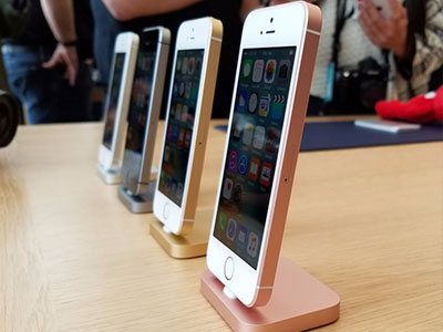 Thời lượng pin iPhone SE tốt hơn cả iPhone 6S và Galaxy S7