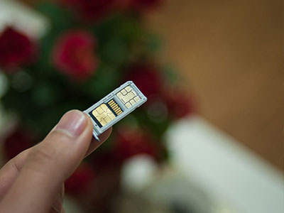 Với phương pháp này S7 có thể lắp 2 SIM và thẻ nhớ cùng lúc