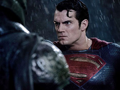 "Batman v Superman" phá tan hàng loạt kỷ lục phòng vé