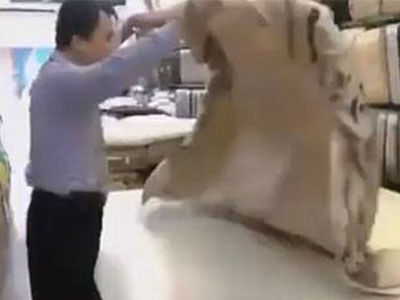 Clip: Mẹo lồng chăn bông cực nhanh và đơn giản