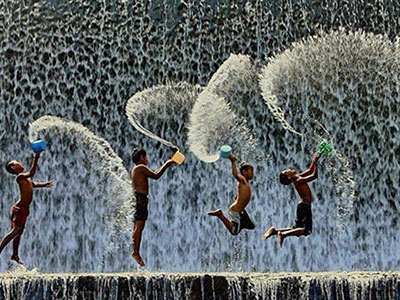 Khoảnh khắc vô tư của trẻ em trên khắp hành tinh