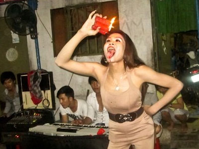 Nỗi khổ “thân trai - hồn nữ” không biết nên… vào phòng WC nào