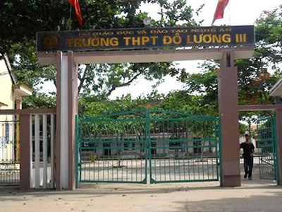Thầy Phó hiệu trưởng cấp 3 bị đánh ngay trước cổng trường