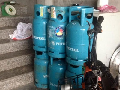 Lén lút sang chiết "bom" gas: "Mỗi ngày làm được 3-4 quả"