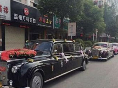 Ngã ngửa với đám cưới sang trọng toàn xe siêu sang Rolls-Royce nhái