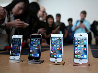 Với iPhone SE, Apple đang dần "sao chép" chiến lược của Samsung