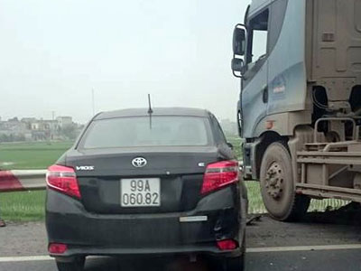 Ba ôtô đâm liên hoàn, cao tốc Pháp Vân - Cầu Giẽ ùn dài