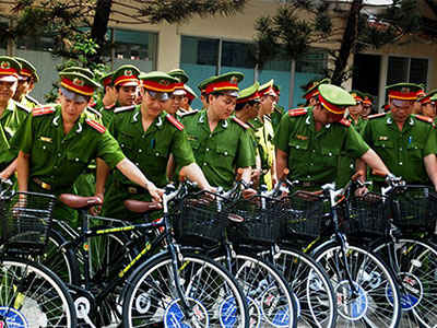 Cảnh sát ở Sài Gòn tuần tra bằng xe đạp