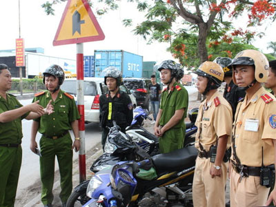 "Giải mã bùa điên": Đòn điểm huyệt giang hồ đất Cảng