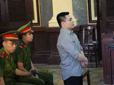 Cha giết mẹ, con trẻ sống trong thù hận của người lớn