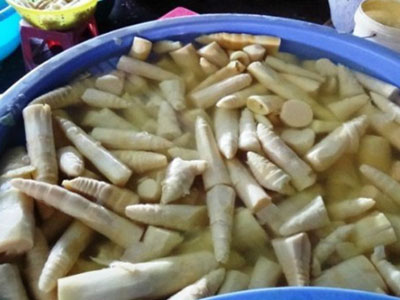 Chất nhuộm vàng măng và gà tàn phá cơ thể khủng khiếp