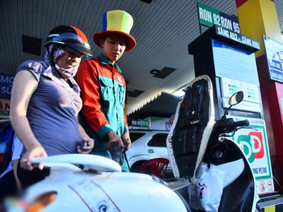 Giá xăng ngày mai có thể tăng 300 đồng?