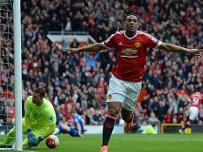 Martial xé lưới Everton, M.U áp sát top 4
