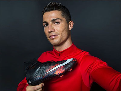 Mất gần 7 tỷ để được xuất hiện trên Facebook của Ronaldo
