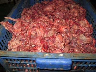 Rợn người hình ảnh “tân trang” thịt bò bẩn