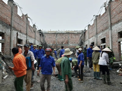 Sập nhà văn hoá xã, 9 người bị thương