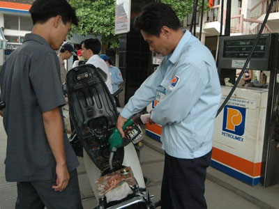 Hai phương án điều chỉnh giá xăng dầu hôm nay (5.4)