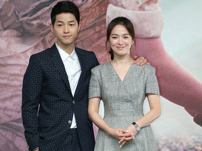 Song Hye Kyo - Song Joong Ki cười "tít mắt", tình tứ tại họp báo Hồng Kông