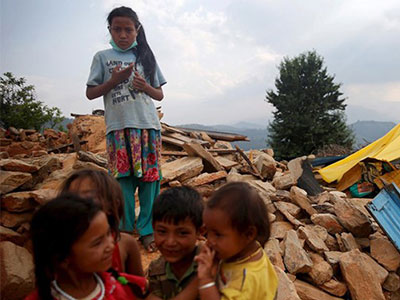 Trẻ mồ côi vì động đất Nepal bị bán cho nhà giàu Anh