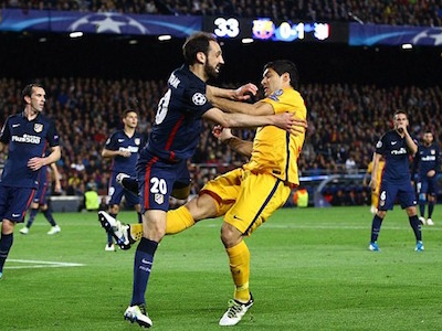 "Đá láo, Suarez đáng bị đuổi khỏi sân"