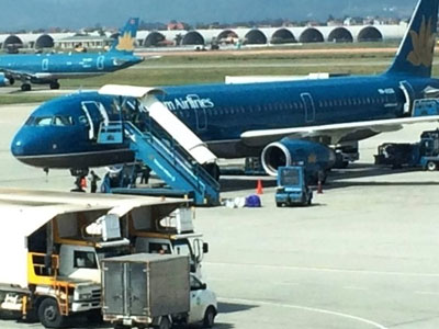 Máy bay phải diệt muỗi trước khi đến Tân Sơn Nhất