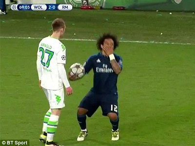 Ăn vạ thô thiển, Marcelo xứng đáng được trao giải Oscar