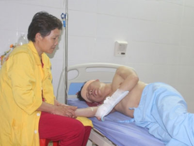 Côn đồ chém bệnh nhân trong viện: Manh động và coi thường pháp luật