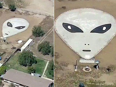 Cụ ông 77 tuổi "đặt bẫy" để săn UFO ngay tại nhà!