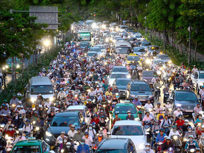 Bão mạng chuyện bớt mở đường, dân bớt sắm xe