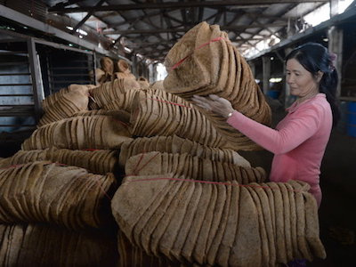 Chống đôla hóa: doanh nghiệp kêu khó, ngân hàng nói không